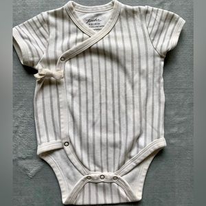 Pehr- Organic Short Sleeve Kimono one-piece - Pebble Grey